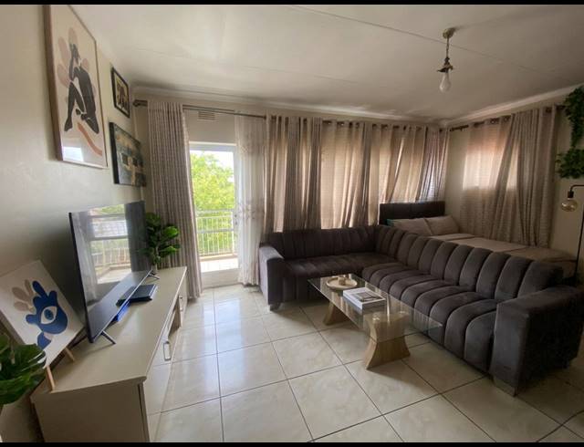 8 BEDROOM HOUSE FOR SALE IN BEDWORTH PARK
